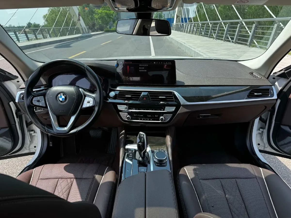 2021 BMW 5 Series 2.0T 184HP L4 8AT,autocango,china used car exporter,china ev exporter,chinese used car exporter,chinese used ev exporter