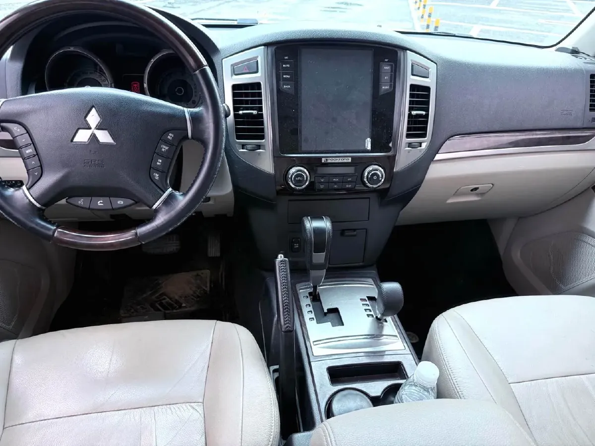 2018 Mitsubishi Pajero 3.0L 174HP V6 5AT,autocango,china used car exporter,china ev exporter,chinese used car exporter,chinese used ev exporter