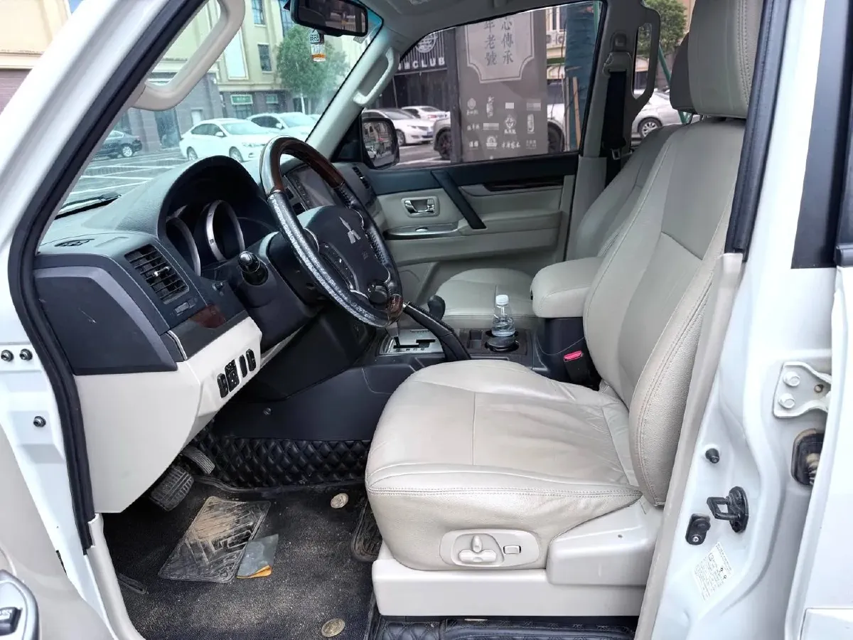 2018 Mitsubishi Pajero 3.0L 174HP V6 5AT,autocango,china used car exporter,china ev exporter,chinese used car exporter,chinese used ev exporter