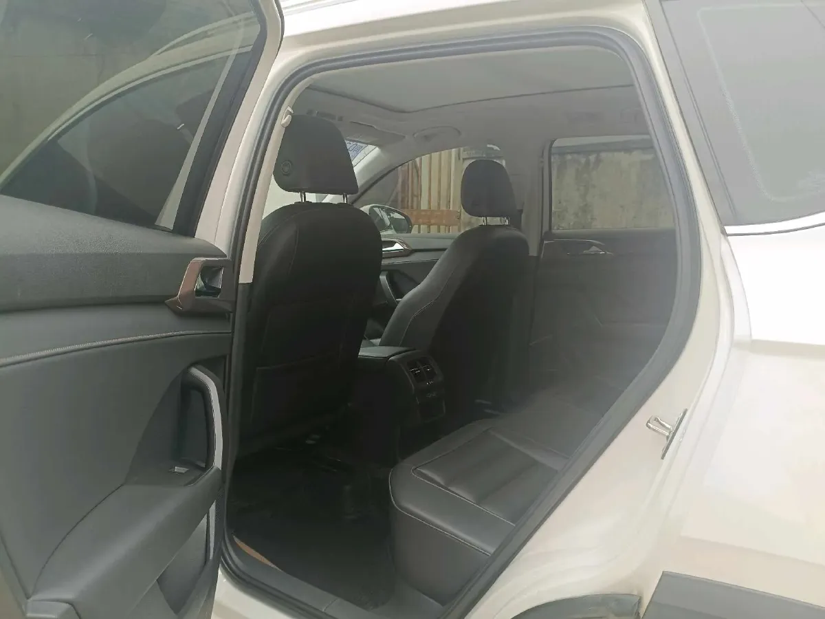 2019 MINI MINI 1.5T 102HP L3 7DCT,autocango,china used car exporter,china ev exporter,chinese used car exporter,chinese used ev exporter