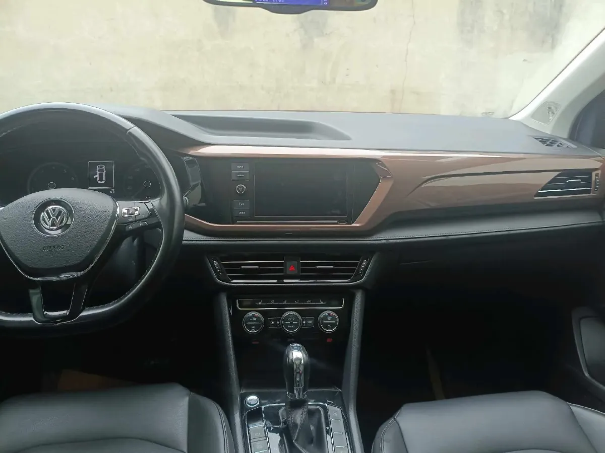 2019 MINI MINI 1.5T 102HP L3 7DCT,autocango,china used car exporter,china ev exporter,chinese used car exporter,chinese used ev exporter