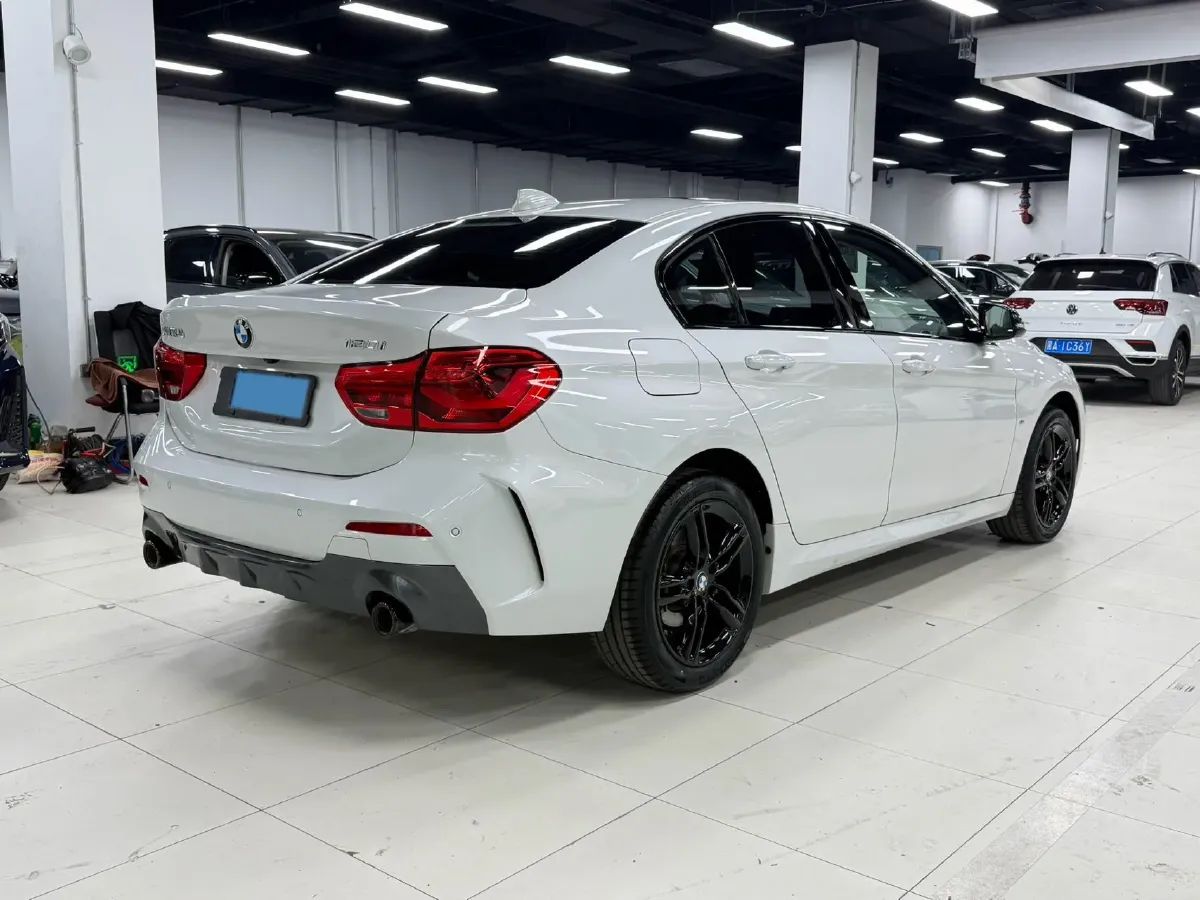 2022 BMW 1 Series 1.5T 140HP L3 7DCT,autocango,china used car exporter,china ev exporter,chinese used car exporter,chinese used ev exporter