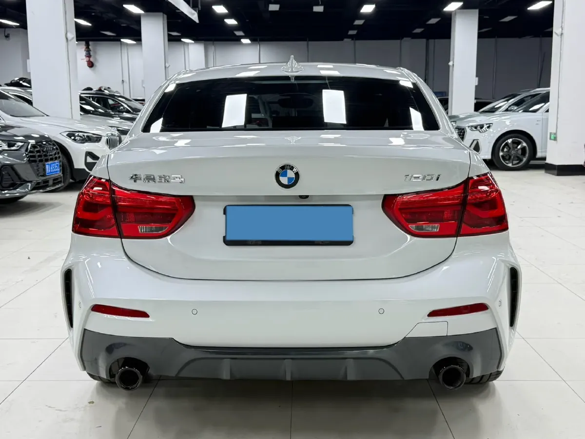 2022 BMW 1 Series 1.5T 140HP L3 7DCT,autocango,china used car exporter,china ev exporter,chinese used car exporter,chinese used ev exporter