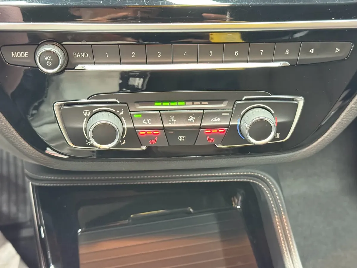 2022 BMW 1 Series 1.5T 140HP L3 7DCT,autocango,china used car exporter,china ev exporter,chinese used car exporter,chinese used ev exporter