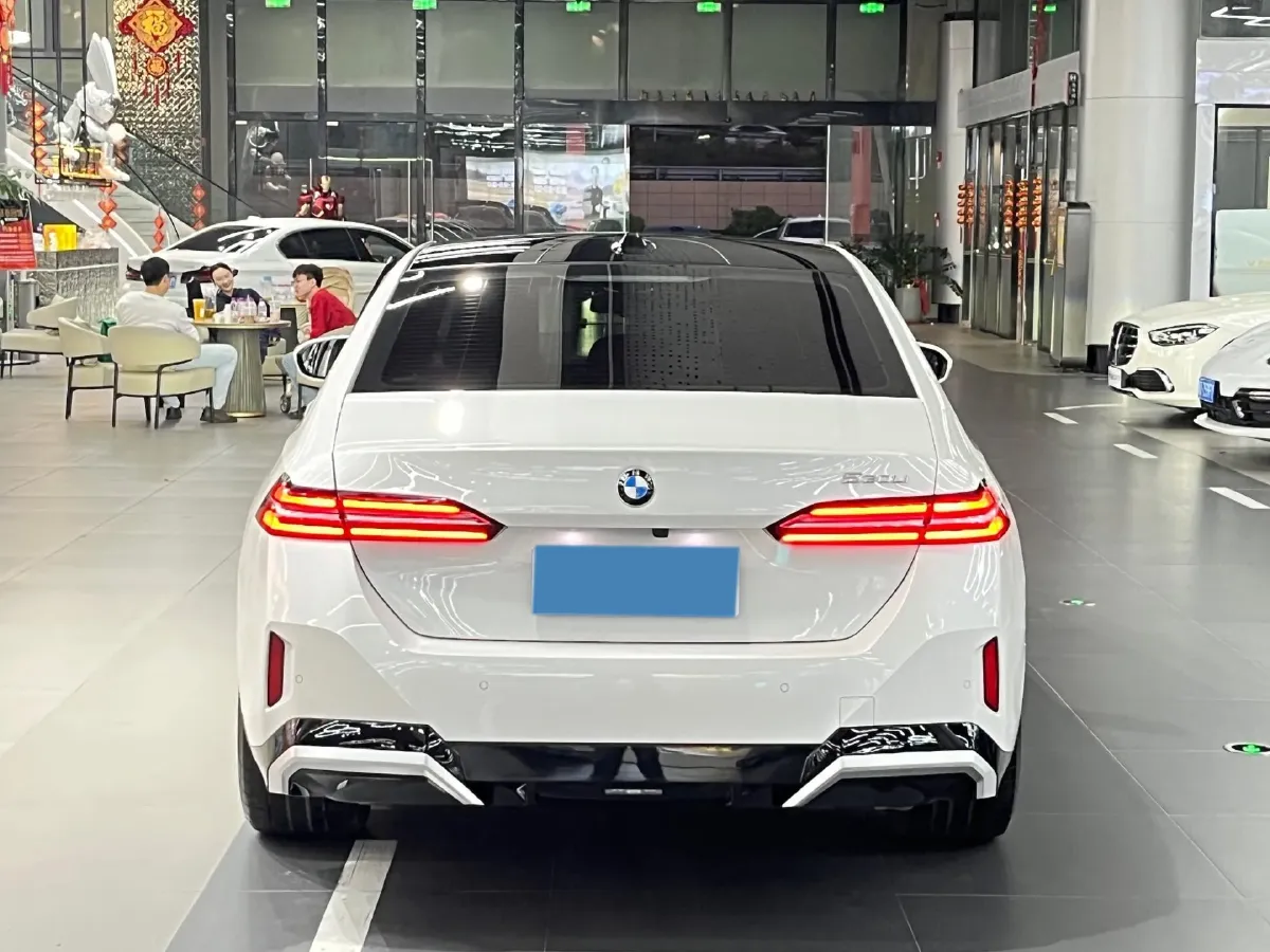 2024 BMW 5 Series 2.0T 258HP L4 8AT,autocango,china used car exporter,china ev exporter,chinese used car exporter,chinese used ev exporter