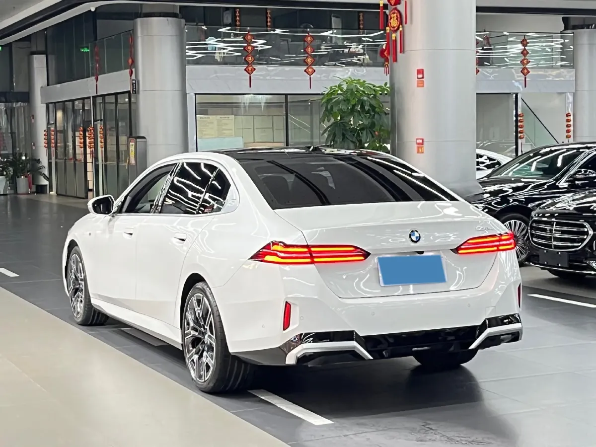 2024 BMW 5 Series 2.0T 258HP L4 8AT,autocango,china used car exporter,china ev exporter,chinese used car exporter,chinese used ev exporter