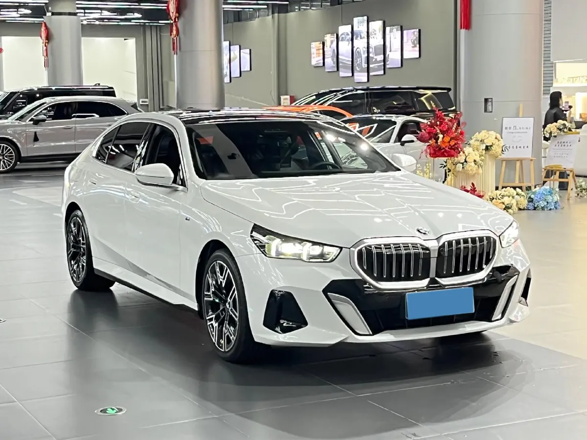 2024 BMW 5 Series 2.0T 258HP L4 8AT,autocango,china used car exporter,china ev exporter,chinese used car exporter,chinese used ev exporter
