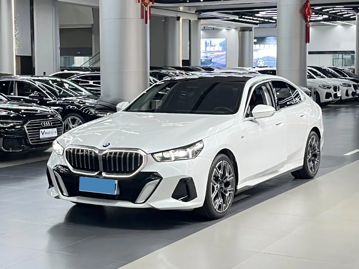 2024 BMW 5 Series 2.0T 258HP L4 8AT,autocango,china used car exporter,china ev exporter,chinese used car exporter,chinese used ev exporter