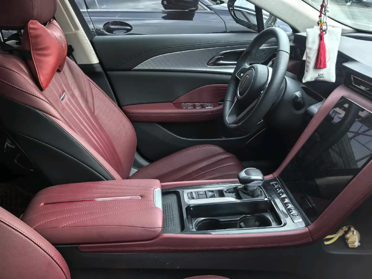 2024 HongQi H5 2.0T 224HP L4 8AT,autocango,china used car exporter,china ev exporter,chinese used car exporter,chinese used ev exporter
