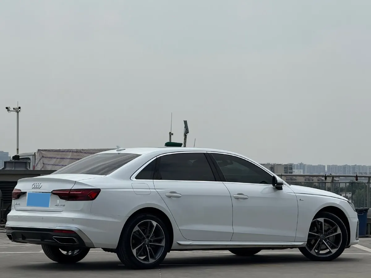 2020 Audi A4L 2.0T 190HP L4 7DCT,autocango,china used car exporter,china ev exporter,chinese used car exporter,chinese used ev exporter