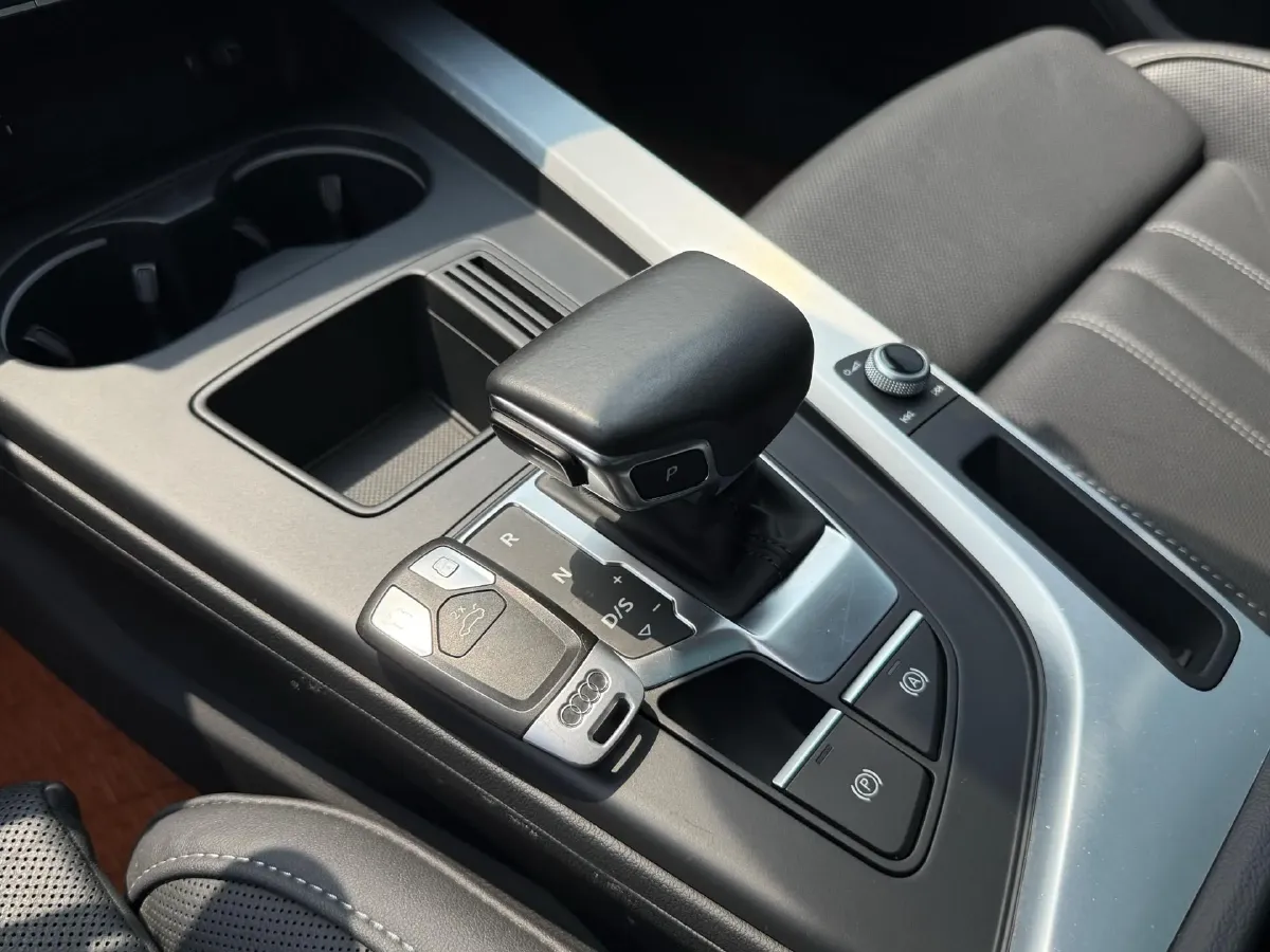 2020 Audi A4L 2.0T 190HP L4 7DCT,autocango,china used car exporter,china ev exporter,chinese used car exporter,chinese used ev exporter