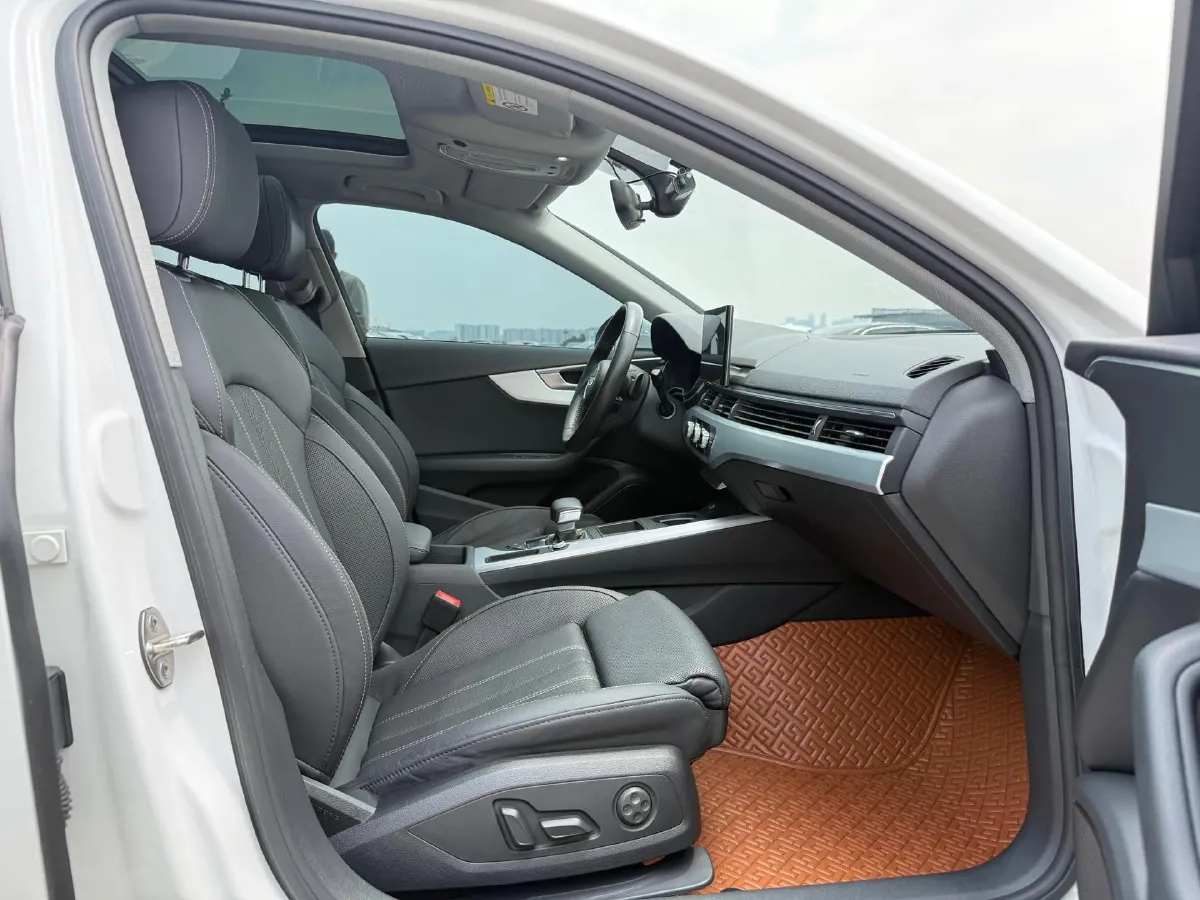 2020 Audi A4L 2.0T 190HP L4 7DCT,autocango,china used car exporter,china ev exporter,chinese used car exporter,chinese used ev exporter