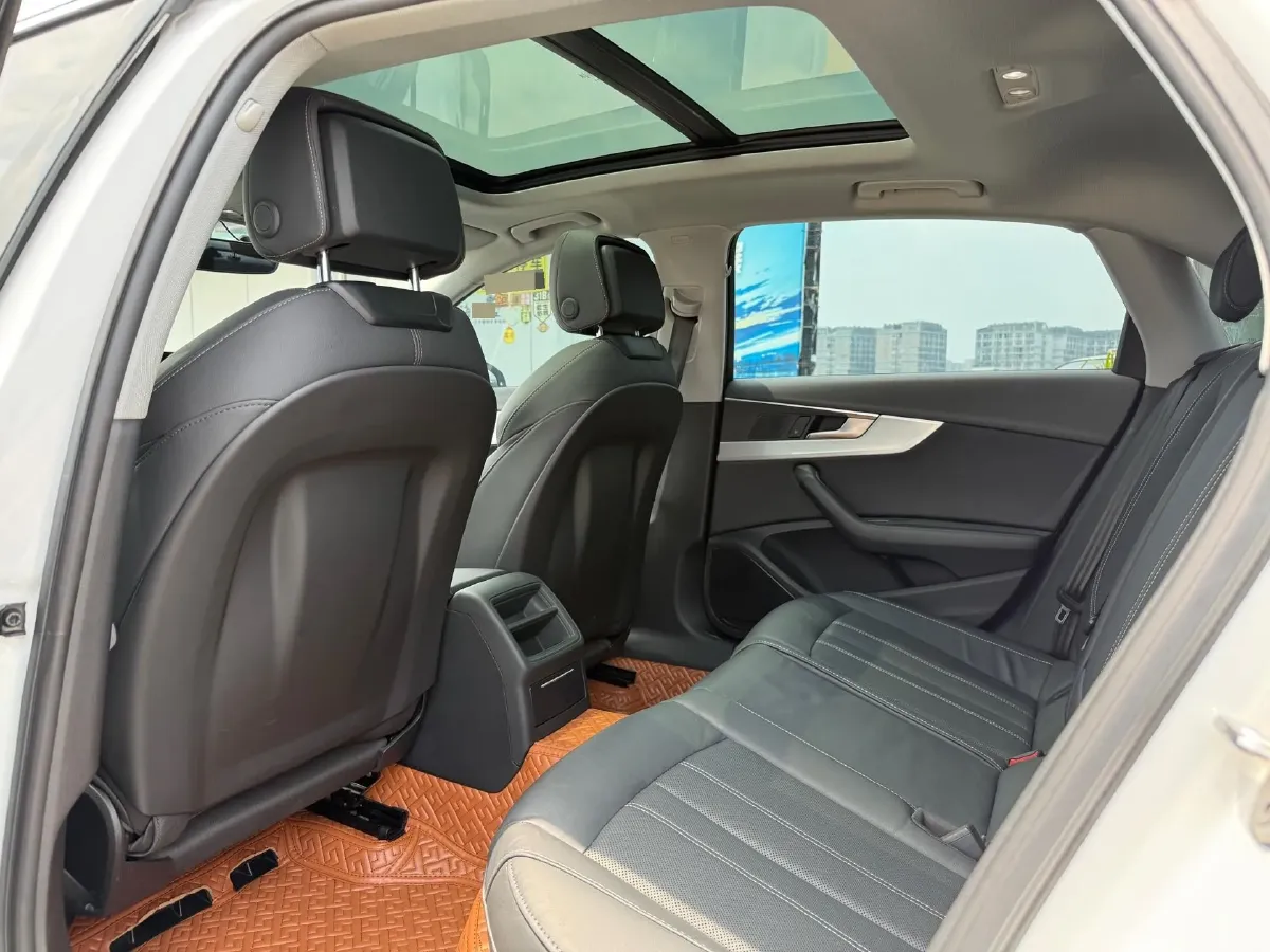 2020 Audi A4L 2.0T 190HP L4 7DCT,autocango,china used car exporter,china ev exporter,chinese used car exporter,chinese used ev exporter