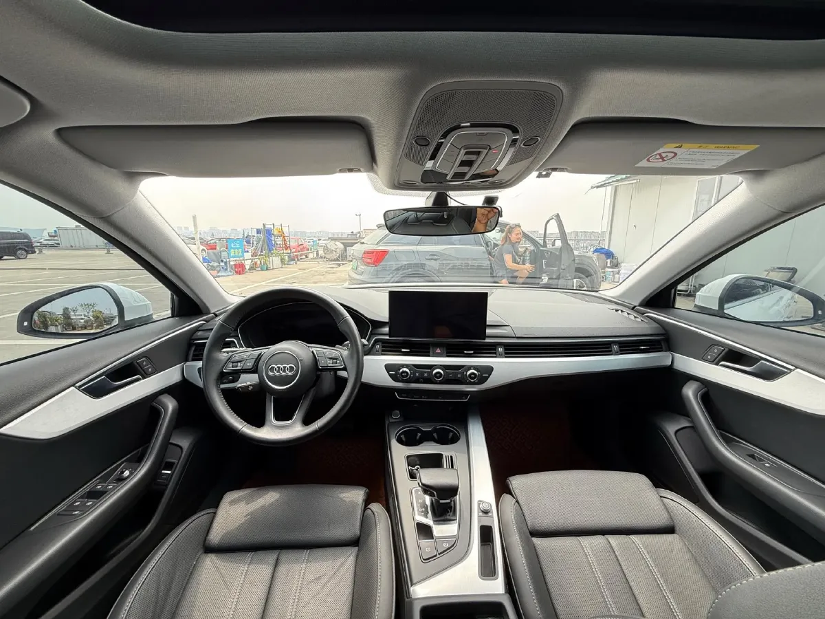 2020 Audi A4L 2.0T 190HP L4 7DCT,autocango,china used car exporter,china ev exporter,chinese used car exporter,chinese used ev exporter