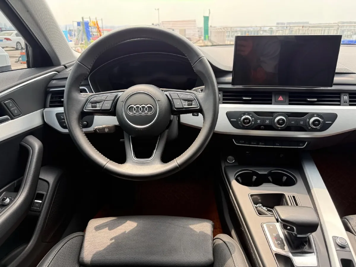 2020 Audi A4L 2.0T 190HP L4 7DCT,autocango,china used car exporter,china ev exporter,chinese used car exporter,chinese used ev exporter