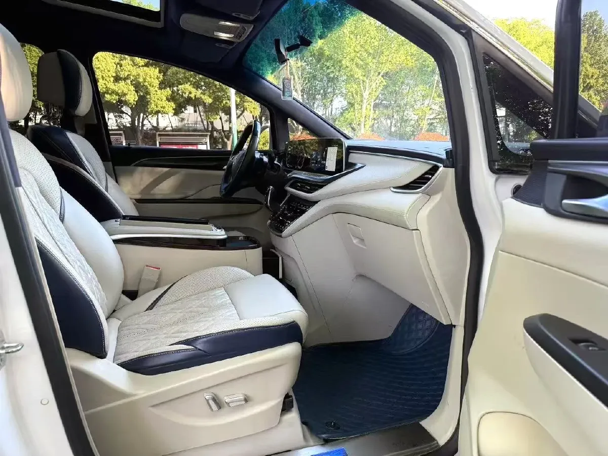 2022 Buick GL8 2.0T 237HP L4 9AT,autocango,china used car exporter,china ev exporter,chinese used car exporter,chinese used ev exporter
