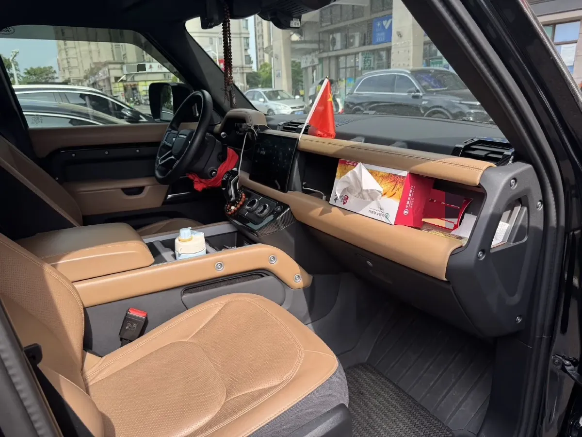 2025 Land Rover Defender 3.0T 400HP L6 8AT,autocango,china used car exporter,china ev exporter,chinese used car exporter,chinese used ev exporter