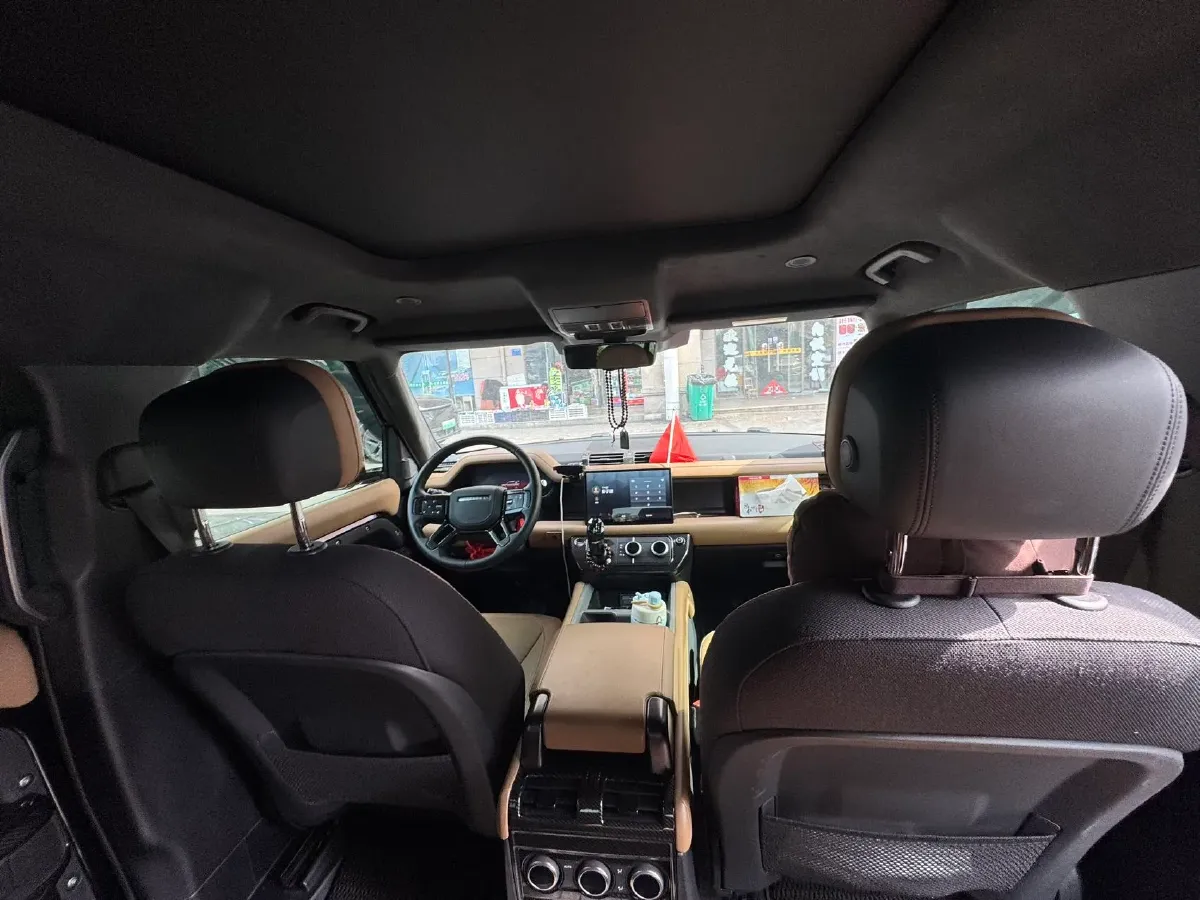 2025 Land Rover Defender 3.0T 400HP L6 8AT,autocango,china used car exporter,china ev exporter,chinese used car exporter,chinese used ev exporter