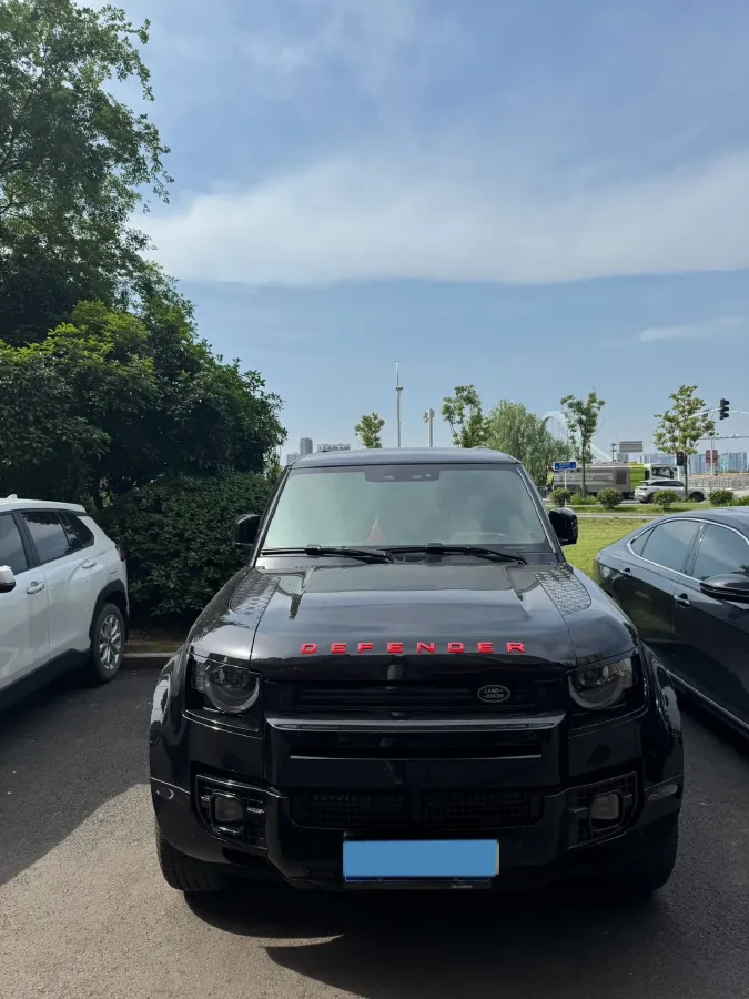 2025 Land Rover Defender 3.0T 400HP L6 8AT,autocango,china used car exporter,china ev exporter,chinese used car exporter,chinese used ev exporter