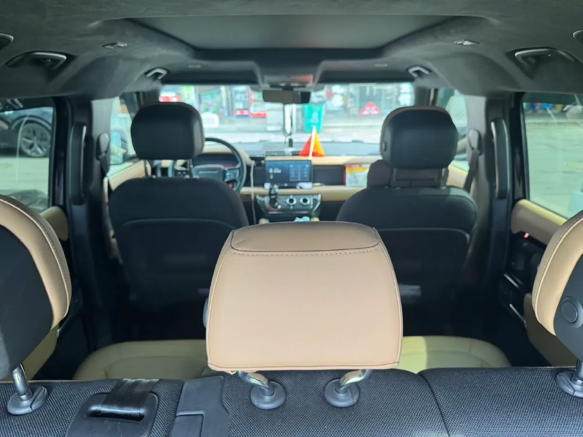 2025 Land Rover Defender 3.0T 400HP L6 8AT,autocango,china used car exporter,china ev exporter,chinese used car exporter,chinese used ev exporter