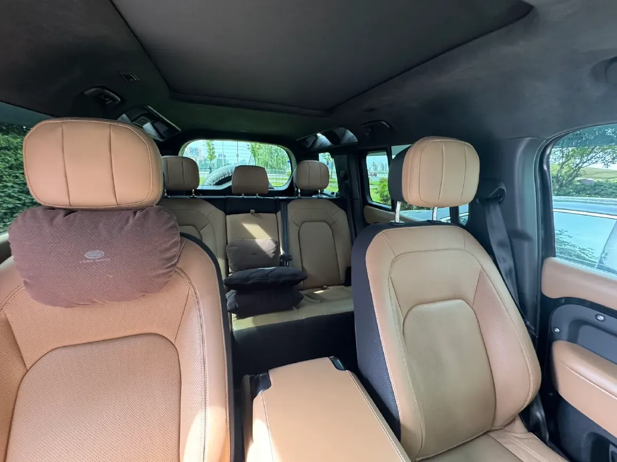 2025 Land Rover Defender 3.0T 400HP L6 8AT,autocango,china used car exporter,china ev exporter,chinese used car exporter,chinese used ev exporter