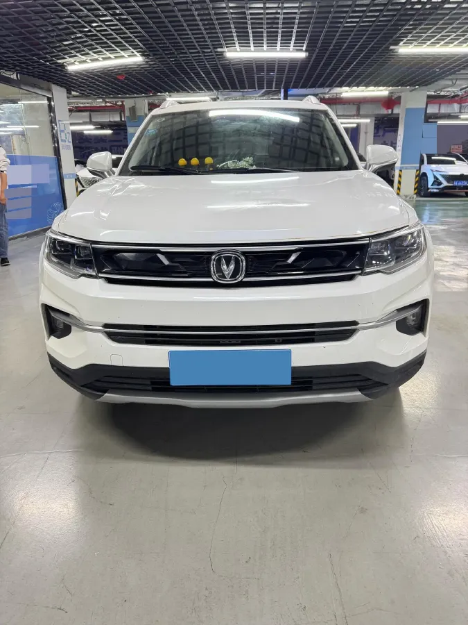 2019 ChangAn CS35 Plus 1.6L 128HP L4 5MT,autocango,china used car exporter,china ev exporter,chinese used car exporter,chinese used ev exporter