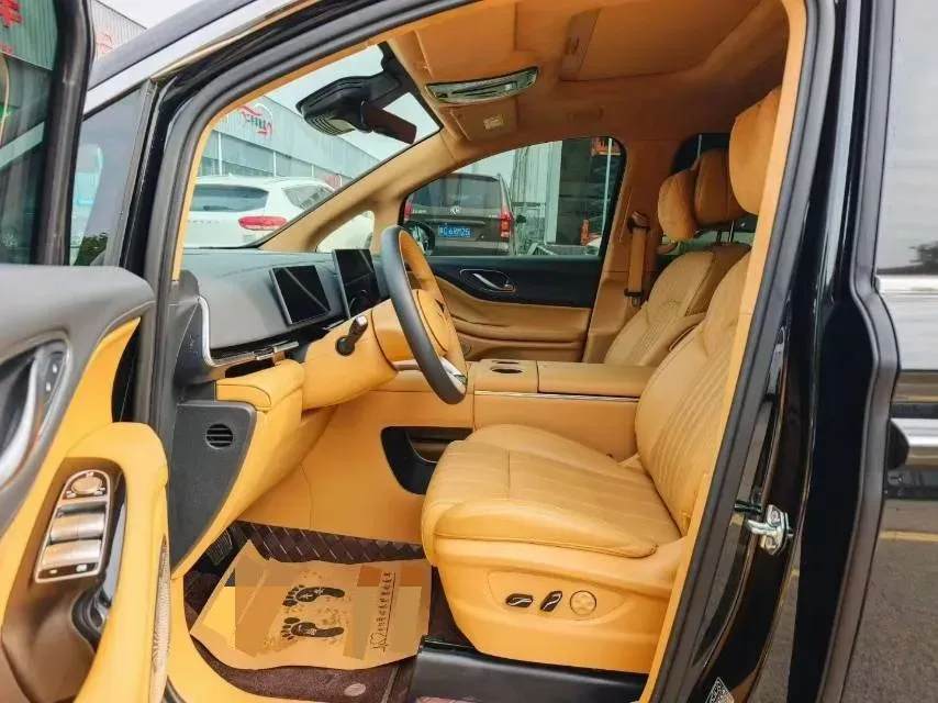 2025 Voyah Dream BEV 108.7KWH,autocango,china used car exporter,china ev exporter,chinese used car exporter,chinese used ev exporter
