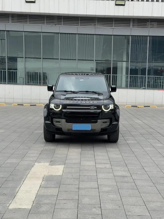 2023 Land Rover Defender 2.0T 300HP L4 8AT,autocango,china used car exporter,china ev exporter,chinese used car exporter,chinese used ev exporter