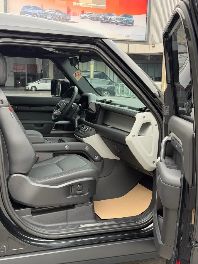 2023 Land Rover Defender 2.0T 300HP L4 8AT,autocango,china used car exporter,china ev exporter,chinese used car exporter,chinese used ev exporter