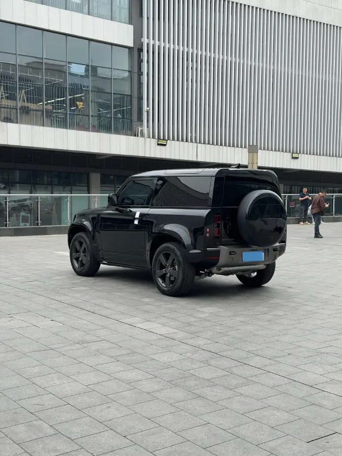 2023 Land Rover Defender 2.0T 300HP L4 8AT,autocango,china used car exporter,china ev exporter,chinese used car exporter,chinese used ev exporter