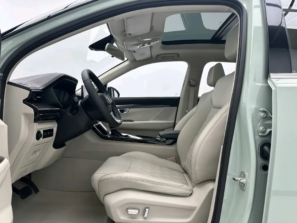 2021 WuLing XingChen 1.5T 147HP L4 CVT,autocango,china used car exporter,china ev exporter,chinese used car exporter,chinese used ev exporter