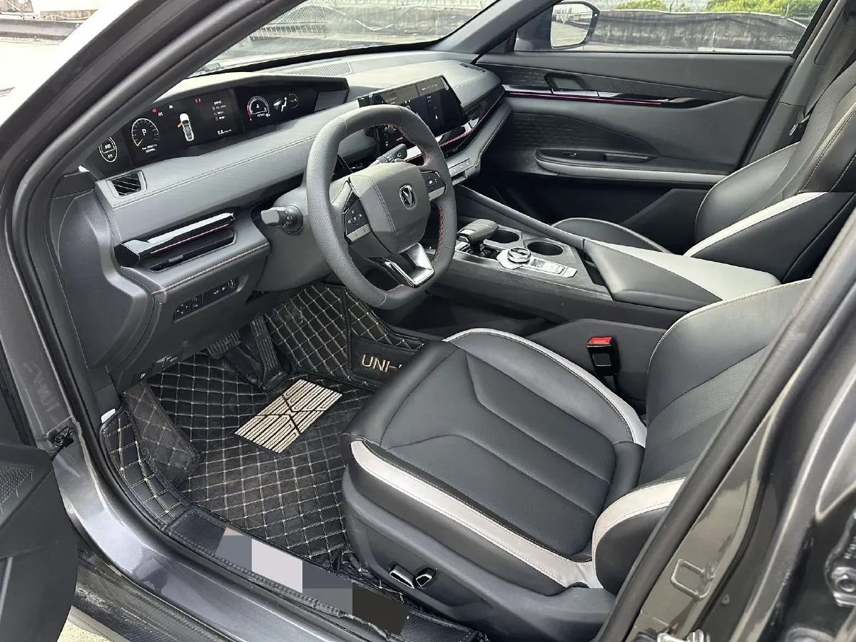 2023 ChangAn UNI-V 1.5T 188HP L4 7DCT,autocango,china used car exporter,china ev exporter,chinese used car exporter,chinese used ev exporter