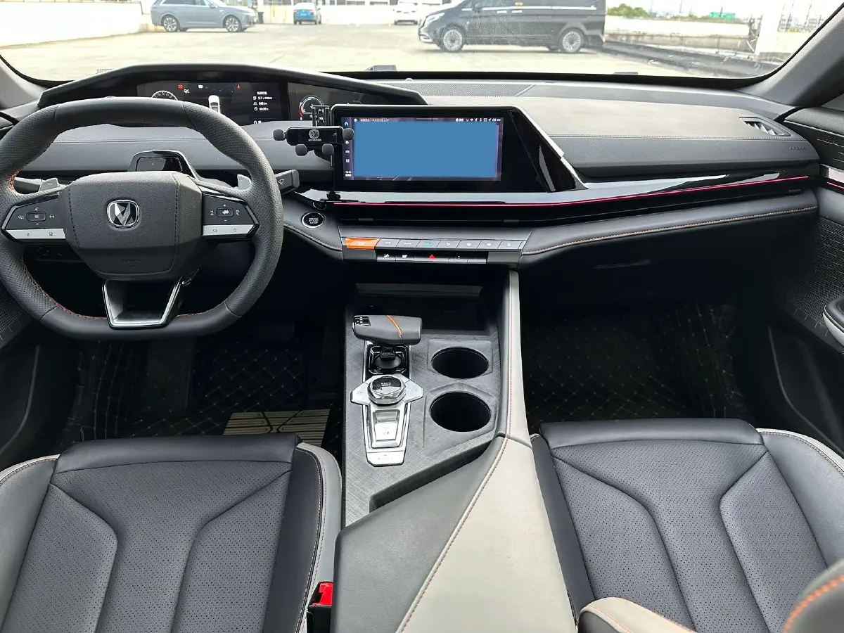 2023 ChangAn UNI-V 1.5T 188HP L4 7DCT,autocango,china used car exporter,china ev exporter,chinese used car exporter,chinese used ev exporter