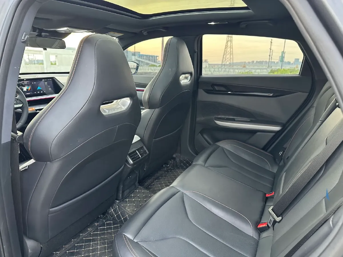 2023 ChangAn UNI-V 1.5T 188HP L4 7DCT,autocango,china used car exporter,china ev exporter,chinese used car exporter,chinese used ev exporter