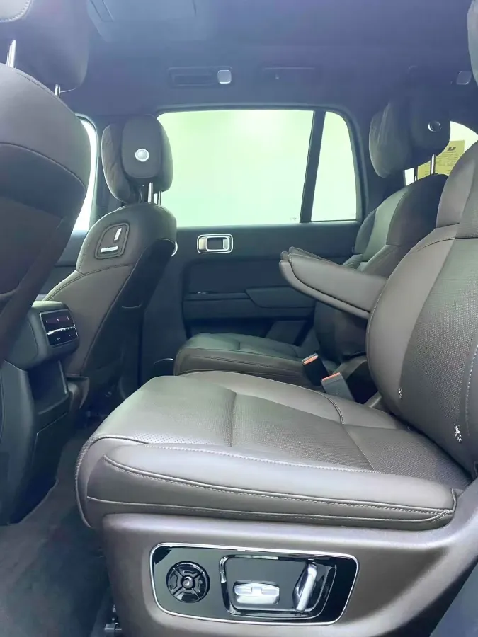 2023 Li L8 Range Extended 154HP REEV 40.9KWH,autocango,china used car exporter,china ev exporter,chinese used car exporter,chinese used ev exporter