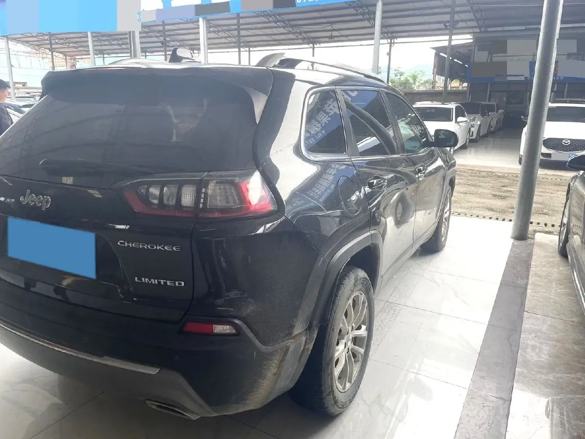 2019 Jeep Cherokee 2.0L 155HP L4 9AT,autocango,china used car exporter,china ev exporter,chinese used car exporter,chinese used ev exporter