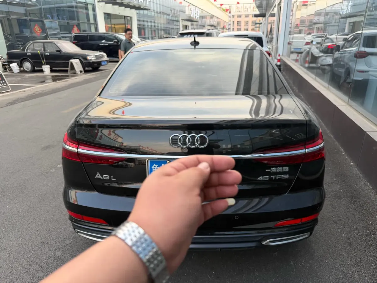 2021 Audi A6L 2.0T 224HP L4 7DCT,autocango,china used car exporter,china ev exporter,chinese used car exporter,chinese used ev exporter