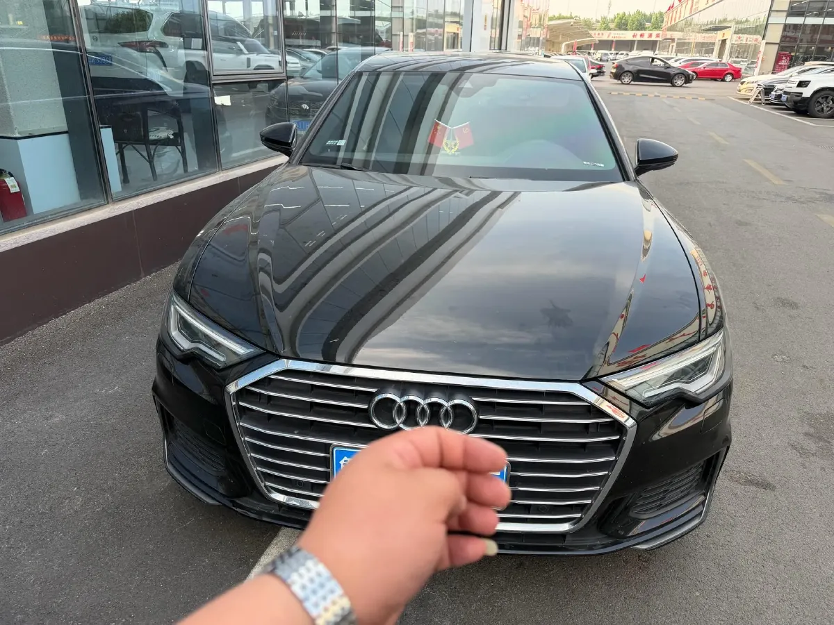 2021 Audi A6L 2.0T 224HP L4 7DCT,autocango,china used car exporter,china ev exporter,chinese used car exporter,chinese used ev exporter