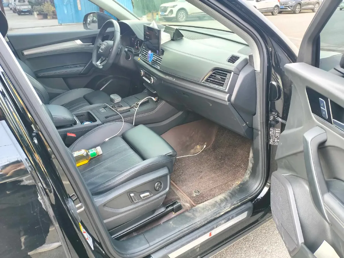 2025 Audi Q5L 2.0T 190HP L4 7DCT,autocango,china used car exporter,china ev exporter,chinese used car exporter,chinese used ev exporter