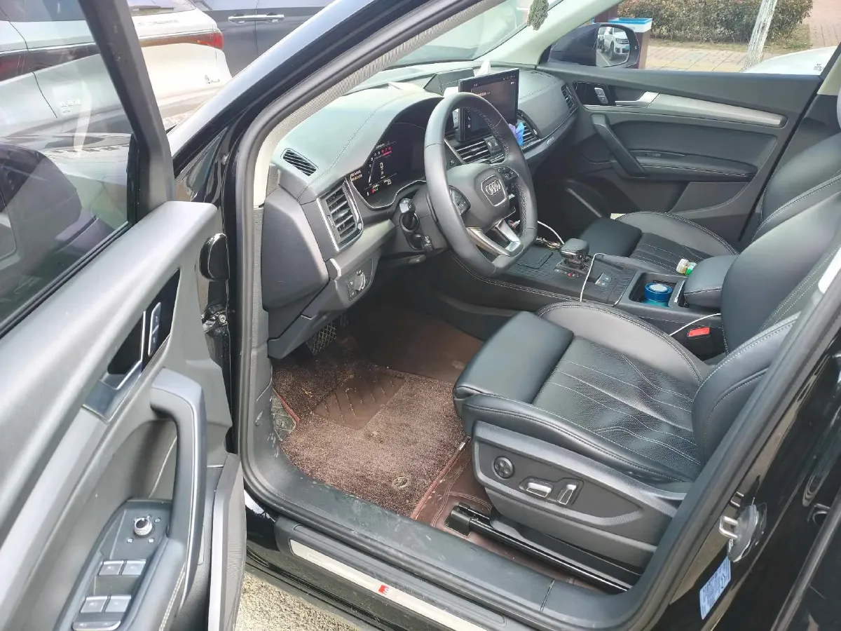 2025 Audi Q5L 2.0T 190HP L4 7DCT,autocango,china used car exporter,china ev exporter,chinese used car exporter,chinese used ev exporter