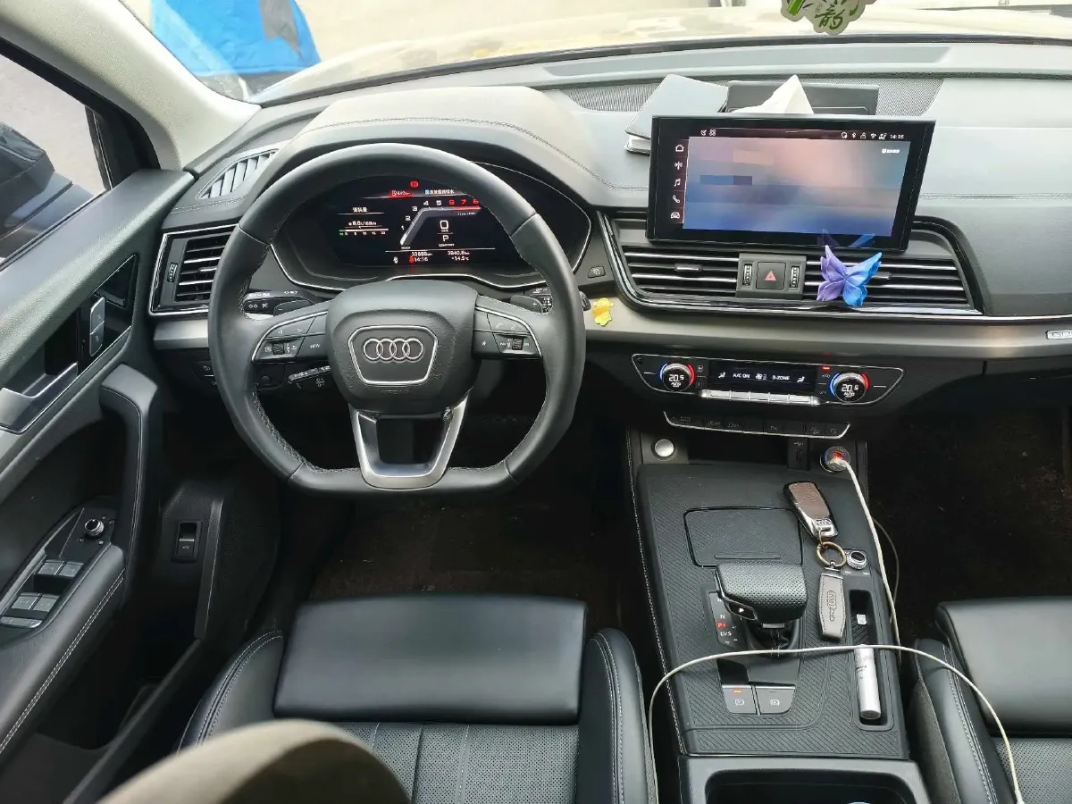 2025 Audi Q5L 2.0T 190HP L4 7DCT,autocango,china used car exporter,china ev exporter,chinese used car exporter,chinese used ev exporter