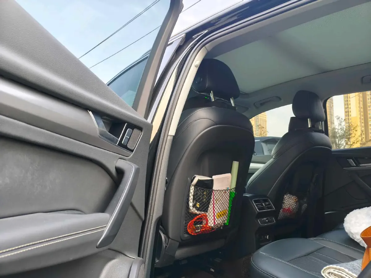 2025 Audi Q5L 2.0T 190HP L4 7DCT,autocango,china used car exporter,china ev exporter,chinese used car exporter,chinese used ev exporter