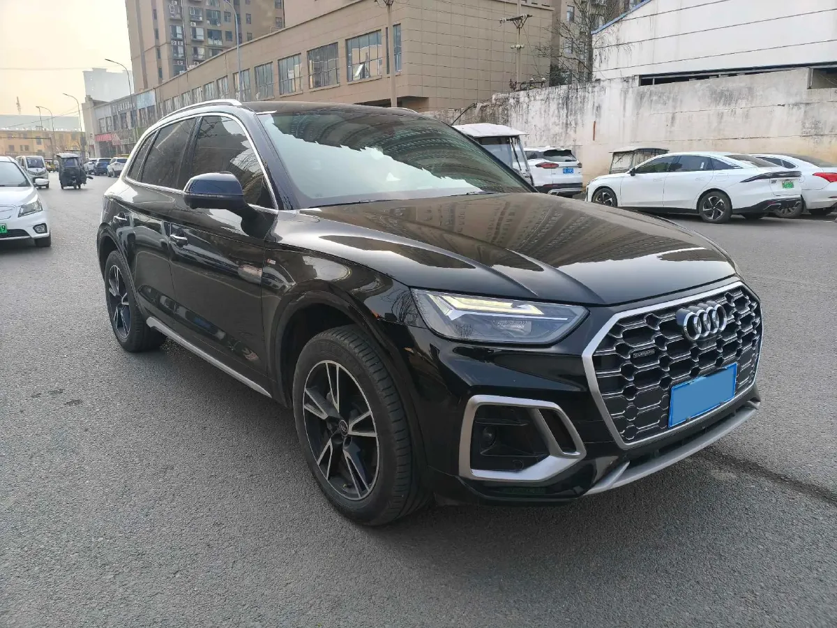 2025 Audi Q5L 2.0T 190HP L4 7DCT,autocango,china used car exporter,china ev exporter,chinese used car exporter,chinese used ev exporter