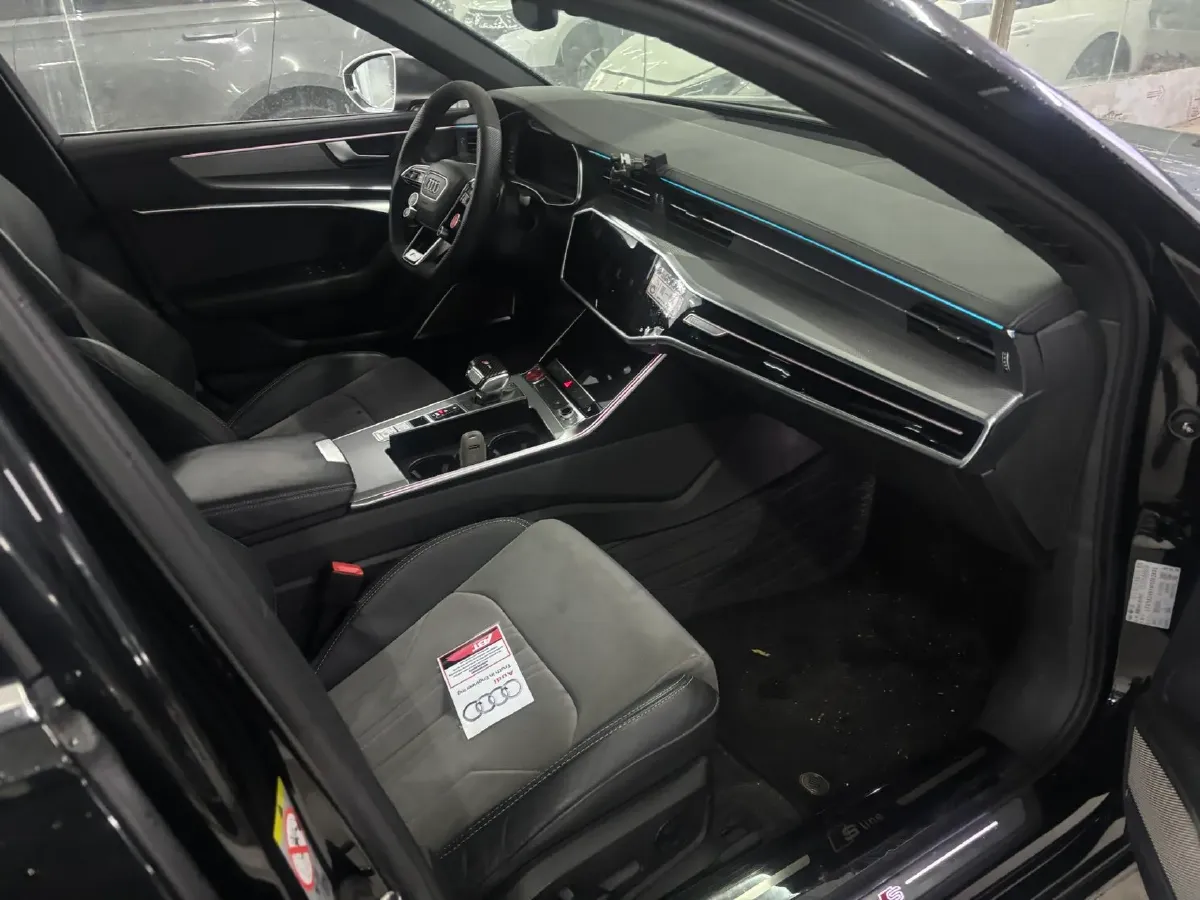 2021 Audi A6L 2.0T 224HP L4 7DCT,autocango,china used car exporter,china ev exporter,chinese used car exporter,chinese used ev exporter