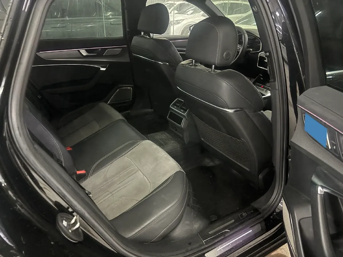 2021 Audi A6L 2.0T 224HP L4 7DCT,autocango,china used car exporter,china ev exporter,chinese used car exporter,chinese used ev exporter