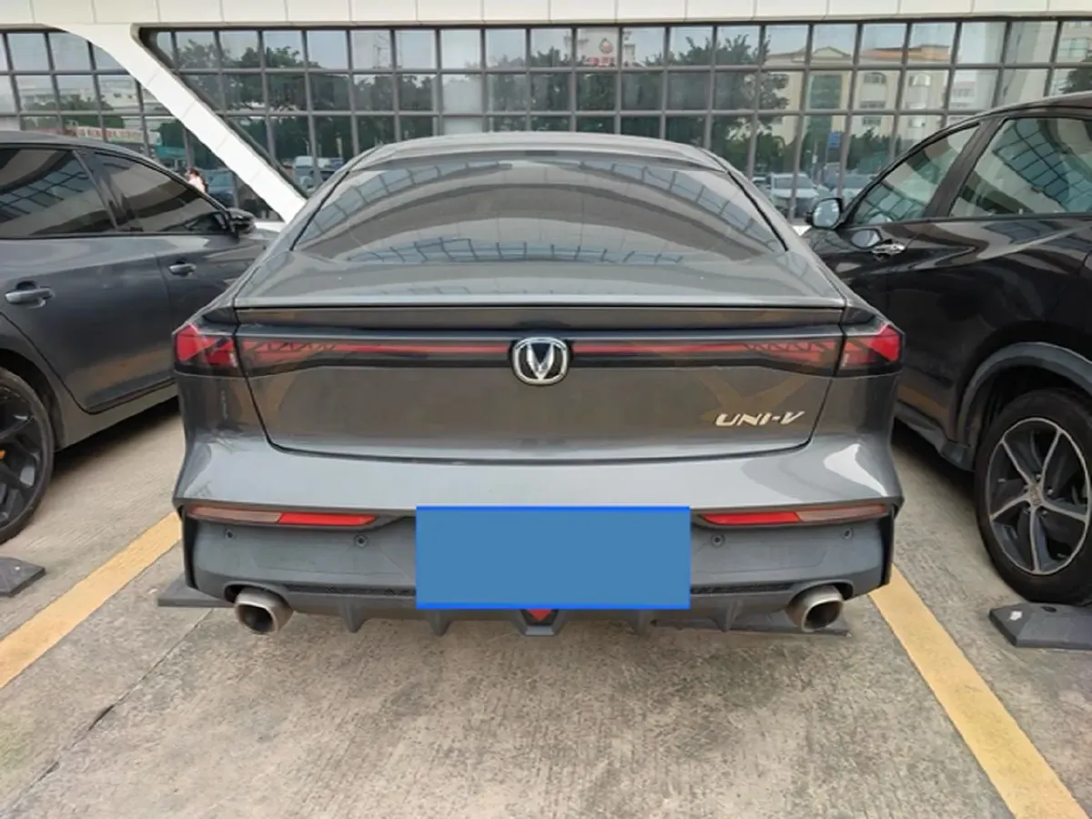 2022 ChangAn UNI-V 1.5T 188HP L4 7DCT,autocango,china used car exporter,china ev exporter,chinese used car exporter,chinese used ev exporter