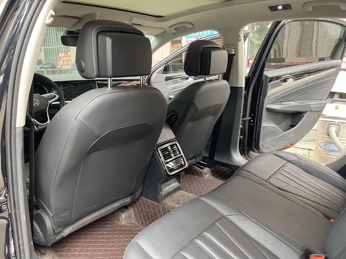 2024 Volkswagen Passat 2.0T 220HP L4 7DCT,autocango,china used car exporter,china ev exporter,chinese used car exporter,chinese used ev exporter