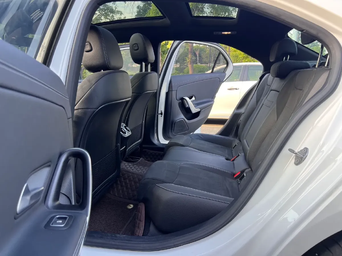 2021 Mercedes-Benz A Class 1.3T 163HP L4 7DCT,autocango,china used car exporter,china ev exporter,chinese used car exporter,chinese used ev exporter
