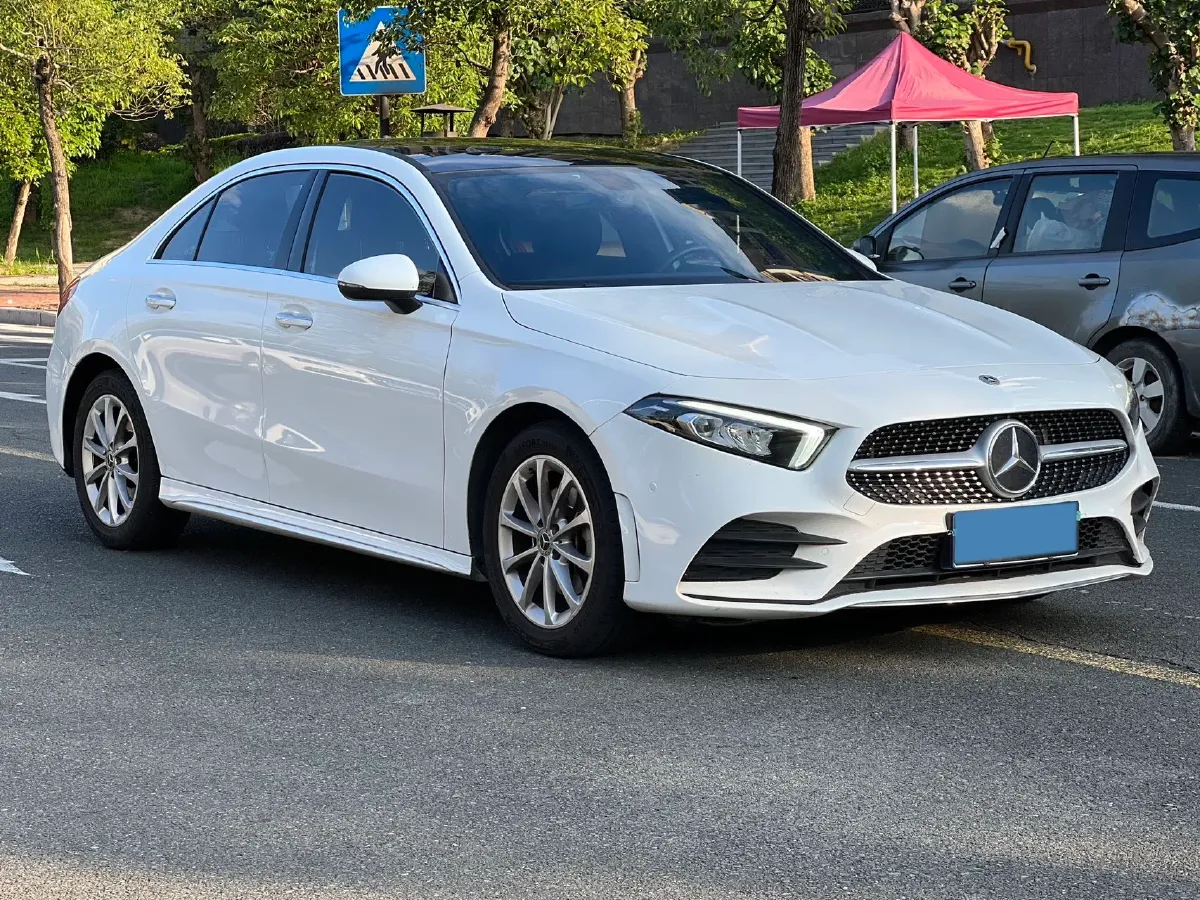 2021 Mercedes-Benz A Class 1.3T 163HP L4 7DCT,autocango,china used car exporter,china ev exporter,chinese used car exporter,chinese used ev exporter