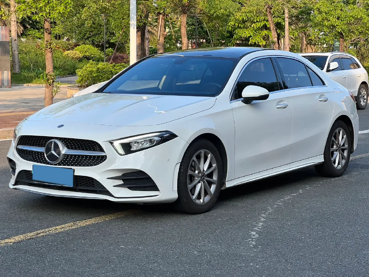 2021 Mercedes-Benz A Class 1.3T 163HP L4 7DCT,autocango,china used car exporter,china ev exporter,chinese used car exporter,chinese used ev exporter